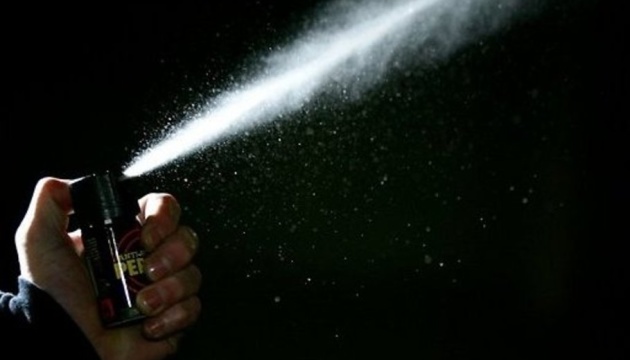 Штраф за сльозогінний газ у поліцейського: рішення суду Хмельницького