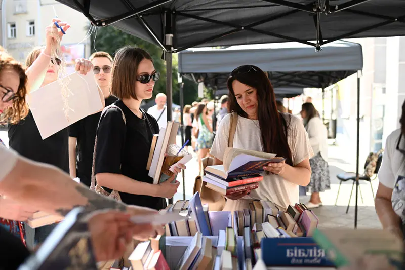 Хмельницький приєднується до всеукраїнського книгообміну «Книжкова площа»