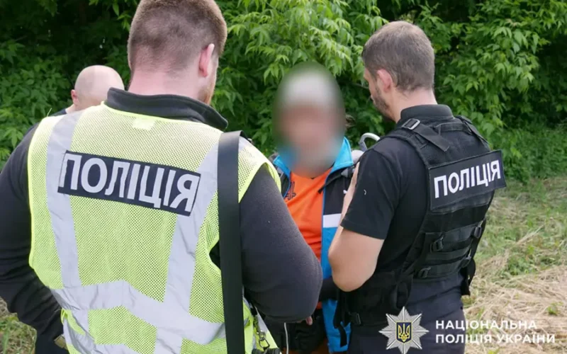 На Хмельниччині затримали раніше судимого за домагання дитини у месенджерах