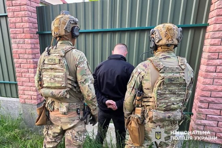 Пограбування військовослужбовця у Хмельницькому: затриманий 16-річний підозрюваний
