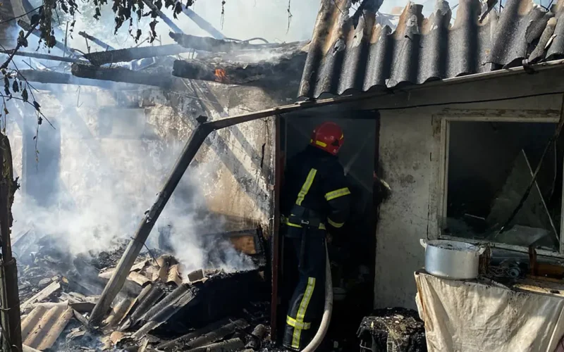 Пожежі у Хмельницькій області: як рятувальники ліквідували три займання