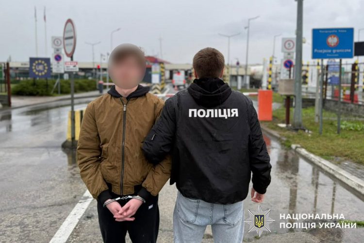 Суд на Хмельниччині: незаконне переправлення за кордон