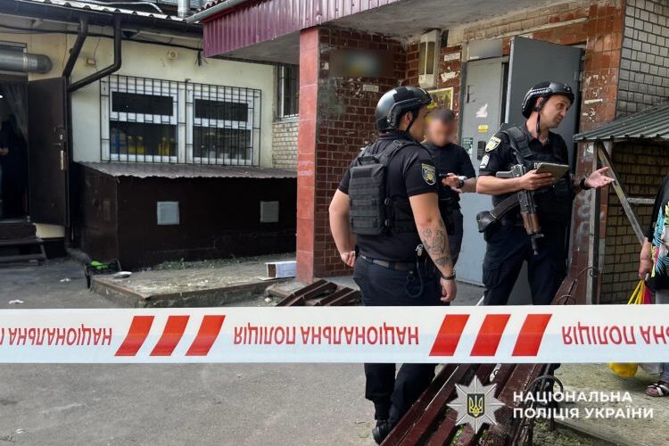 Трагедія у Хмельницькому: 16-річний хлопець впав з вікна