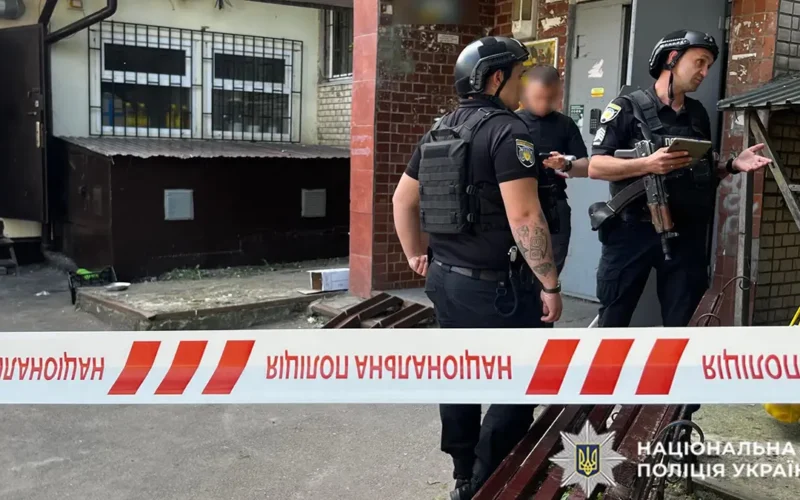 Підлітка госпіталізували після падіння з вікна багатоповерхівки у Хмельницькому