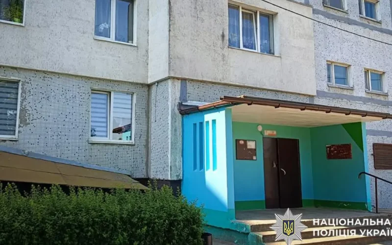 В Нетішині сталась сутичка: 73-річний чоловік напав на сусідку