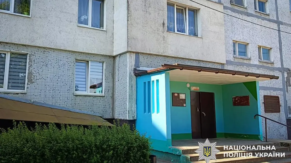 В Нетішині сталась сутичка: 73-річний чоловік напав на сусідку